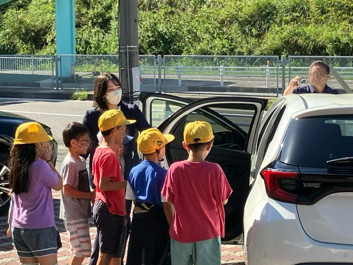 【常滑店】地元小学校の職場見学受入れと交通安全教室について